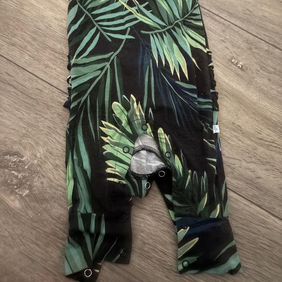 Posh peanut 3-6 romper - Picture 2 of 2